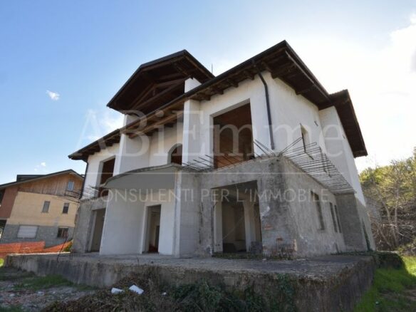 Villa For Sale Via Stazione, Santo Stefano Belbo