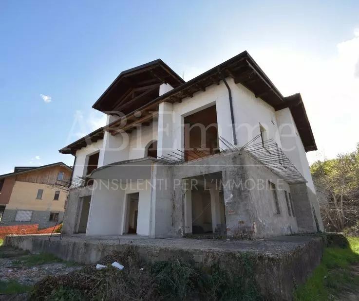 Villa For Sale Via Stazione, Santo Stefano Belbo