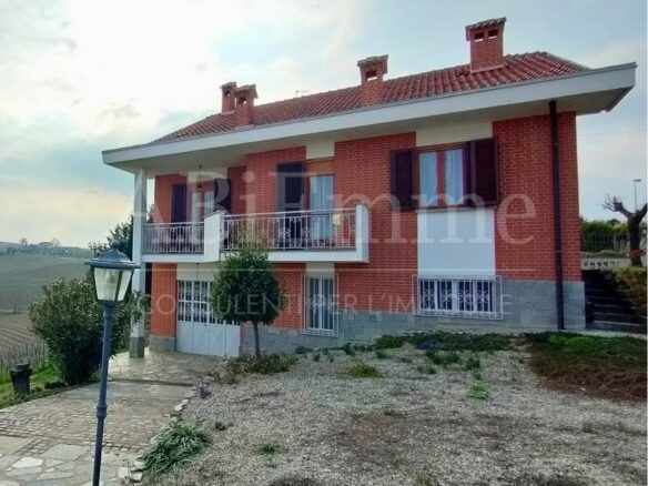 Villa For Sale In Verduno (langhe)