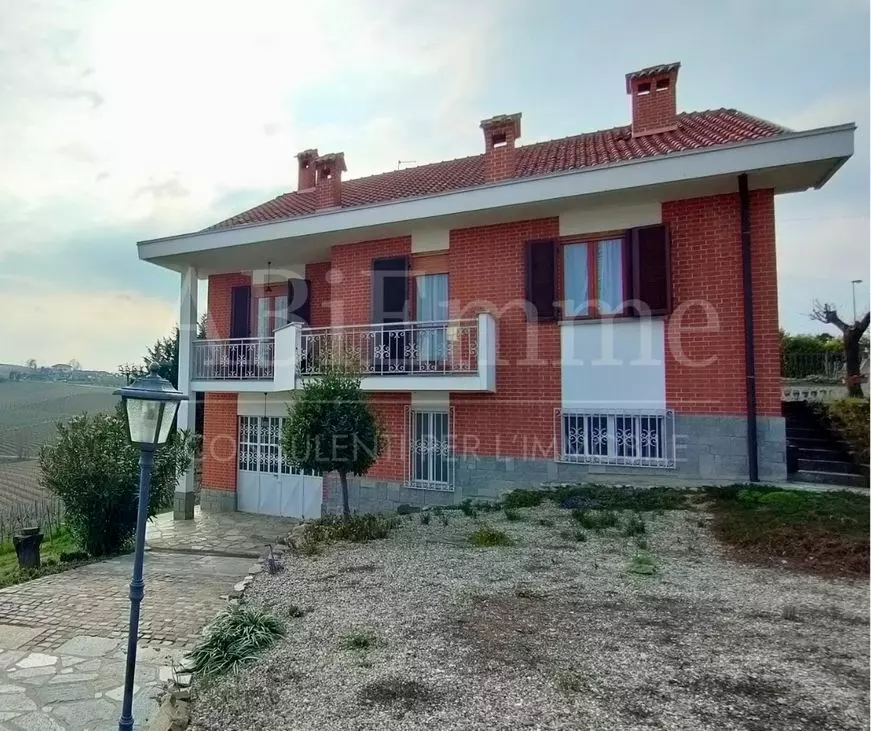 04 Villa For Sale In Verduno (langhe)