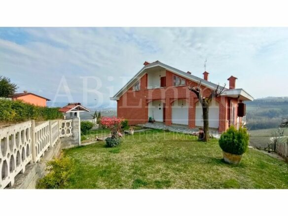 Villa For Sale In Verduno (langhe)