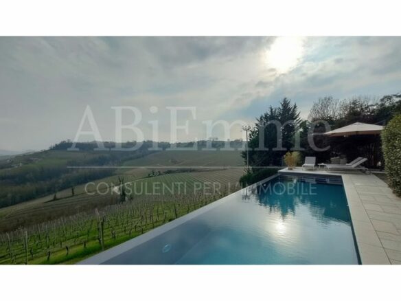 Villa For Sale In Verduno (langhe)