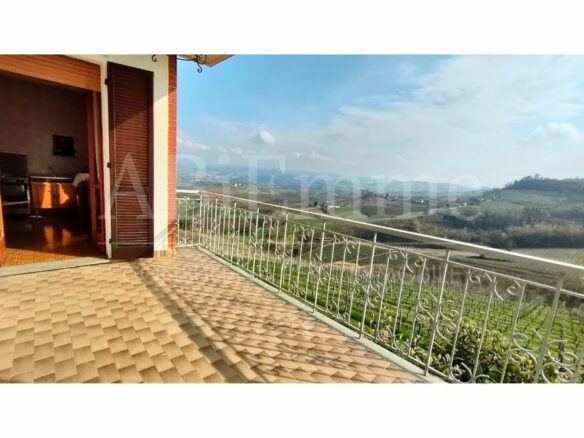 Villa For Sale In Verduno (langhe)