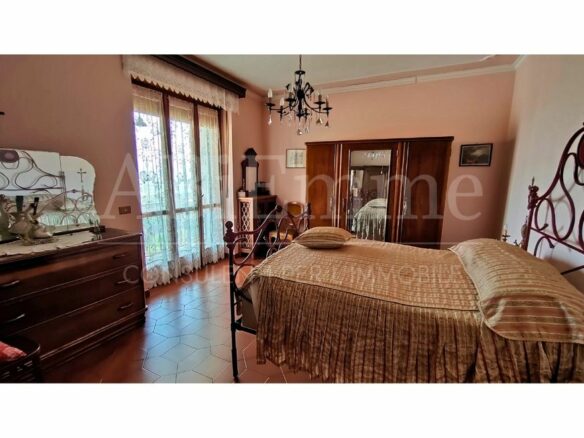 Villa For Sale In Verduno (langhe)