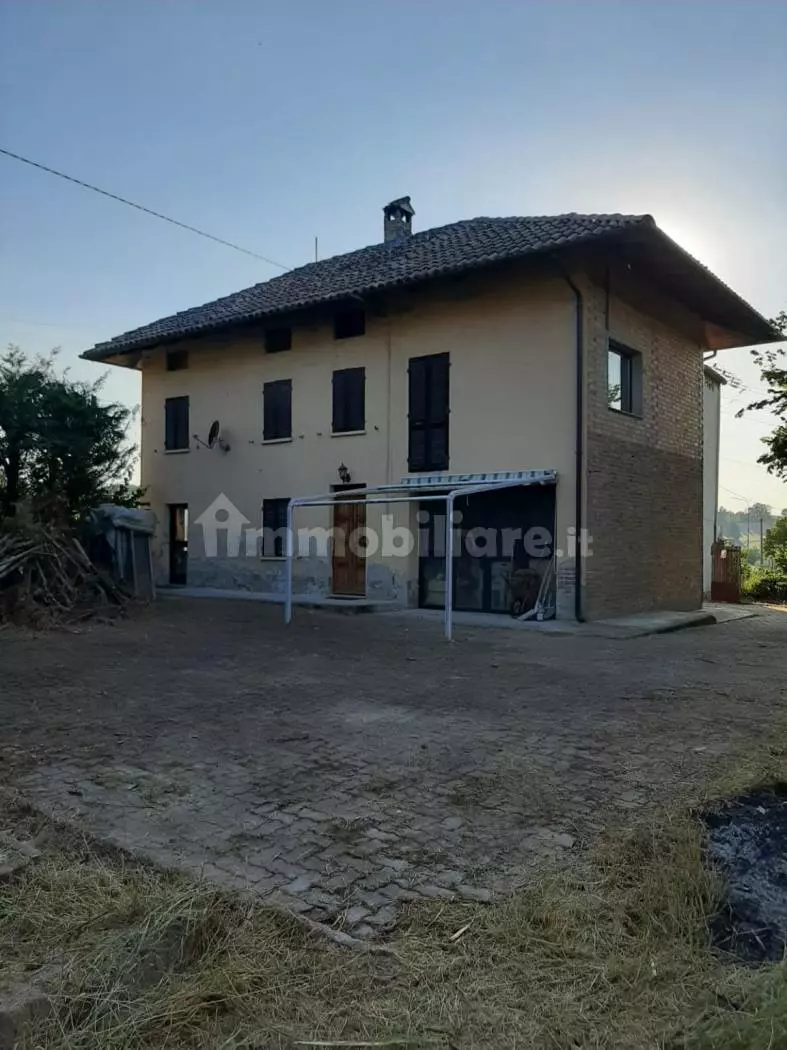 Villa For Sale In Moasca (at)