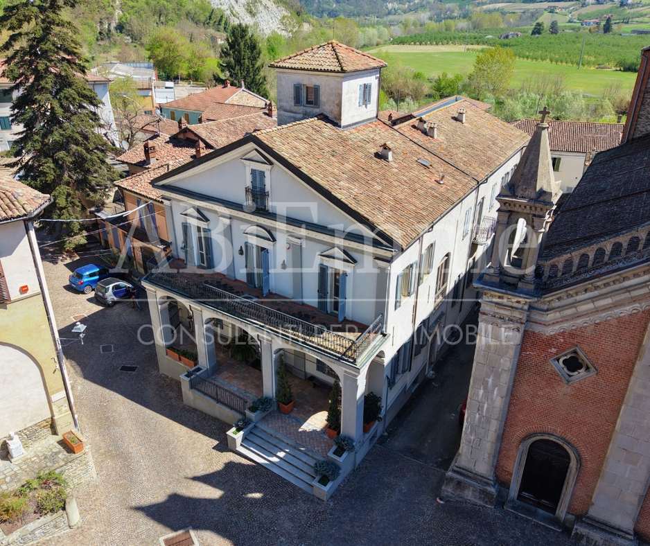 Villa For Sale In Vesime (at)