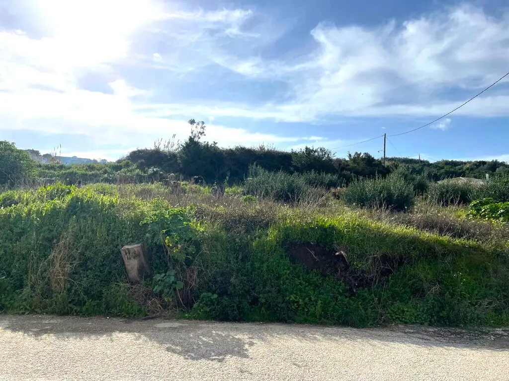 Land Of 883 M² In Corfu