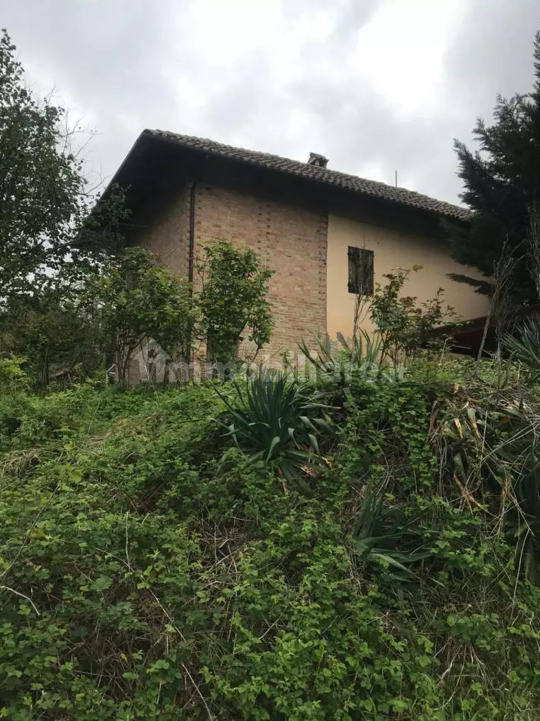 Villa For Sale In Moasca (at)