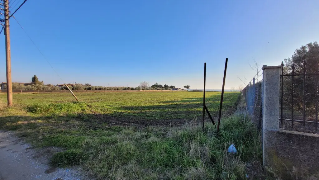 Land Of 9375 M² In The Suburbs Of Thessaloniki