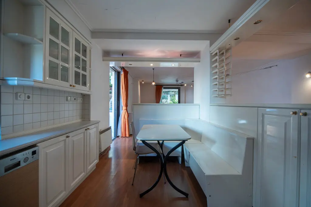 Flat Of 121 M² In Athens