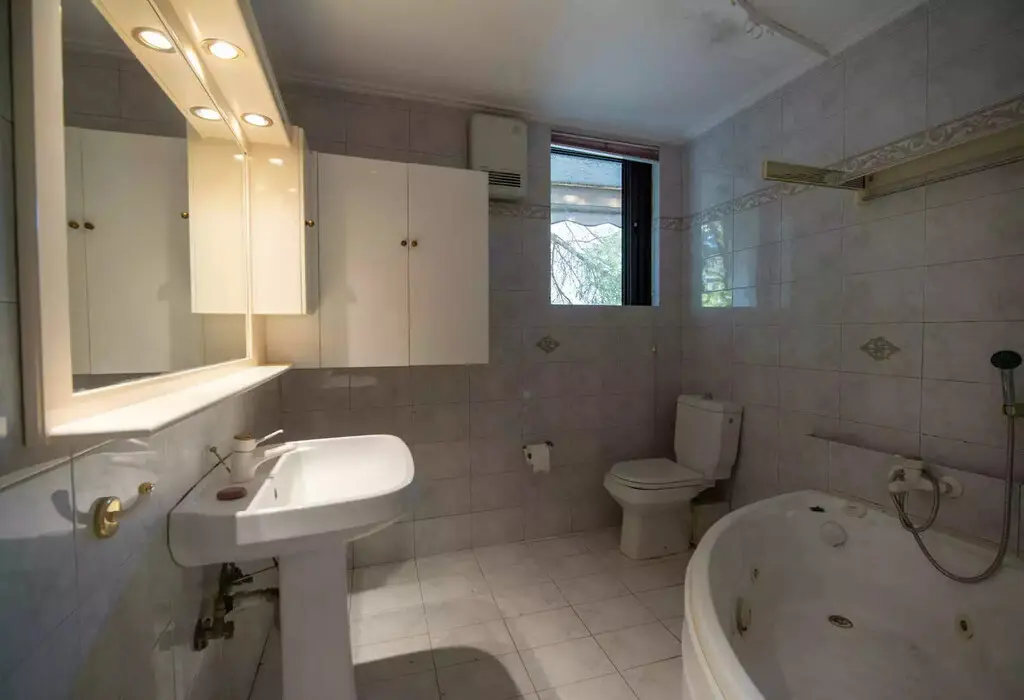 Flat Of 121 M² In Athens
