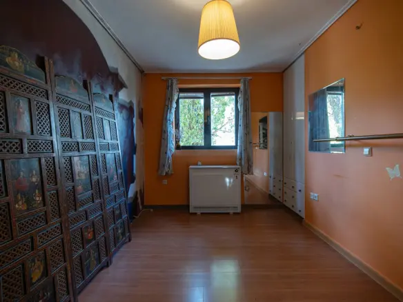 3-bedroom Flat In Marousi, Greece (121 M²)