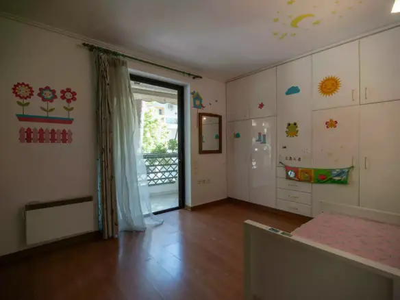 3-bedroom Flat In Marousi, Greece (121 M²)