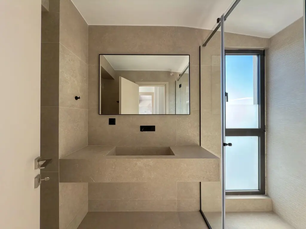 3-bedroom Maisonette In Alimos, Greece (135 M²)