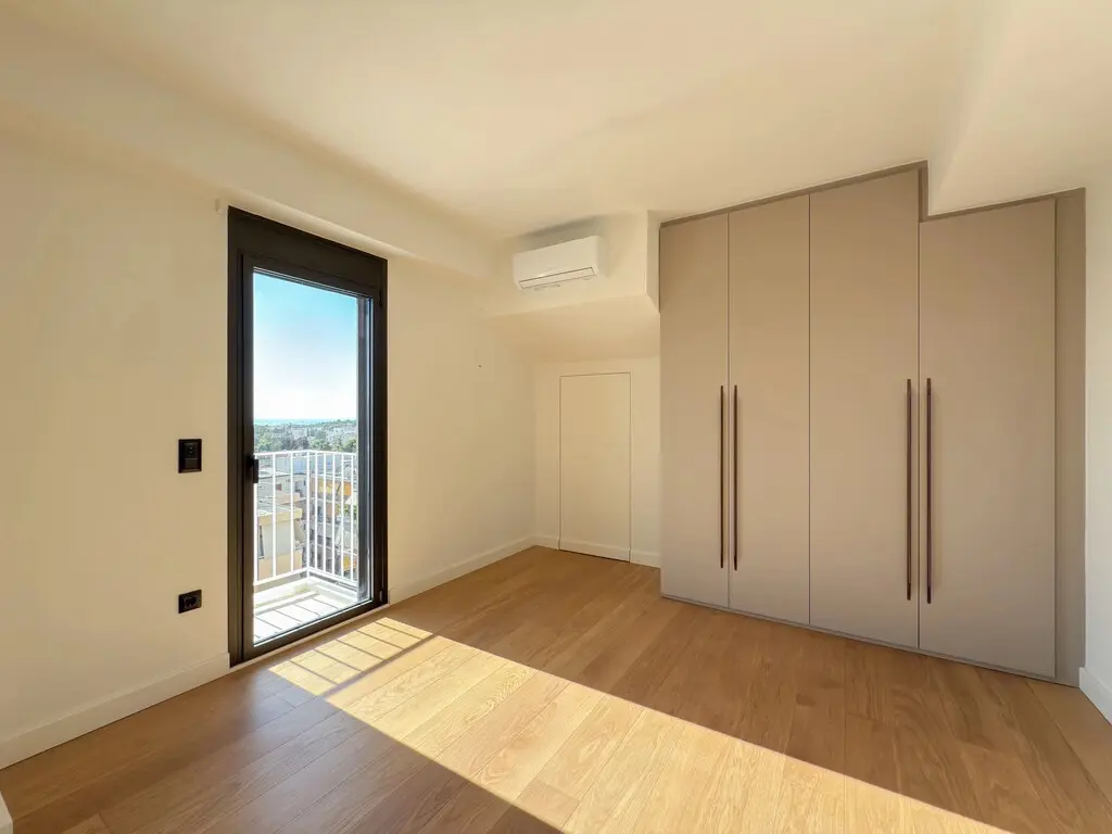 3-bedroom Maisonette In Alimos, Greece (135 M²)