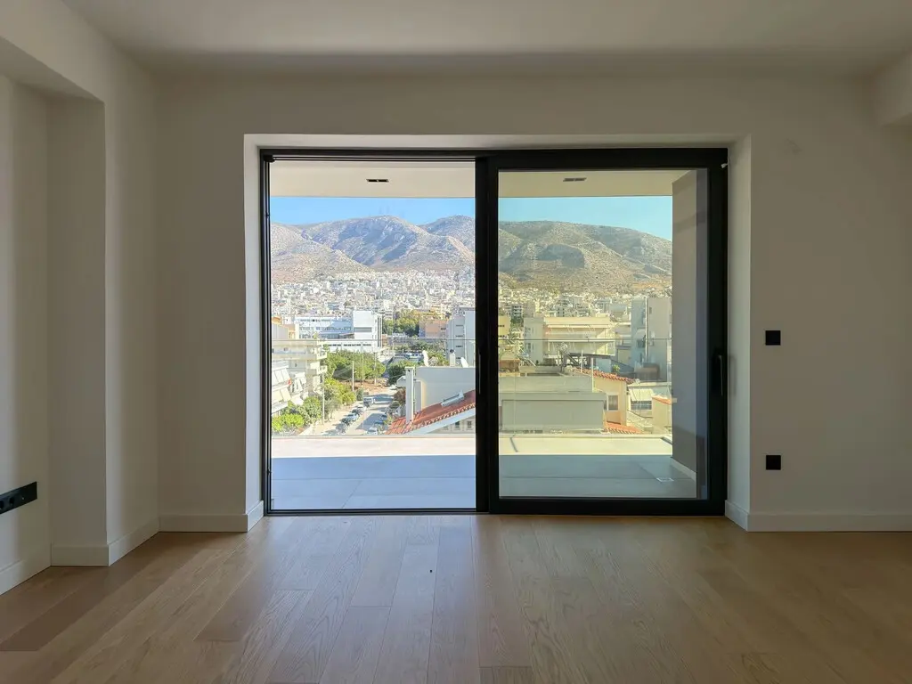 3-bedroom Maisonette In Alimos, Greece (135 M²)