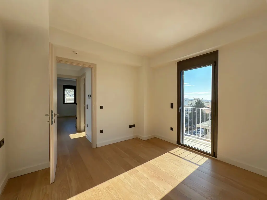 3-bedroom Maisonette In Alimos, Greece (135 M²)