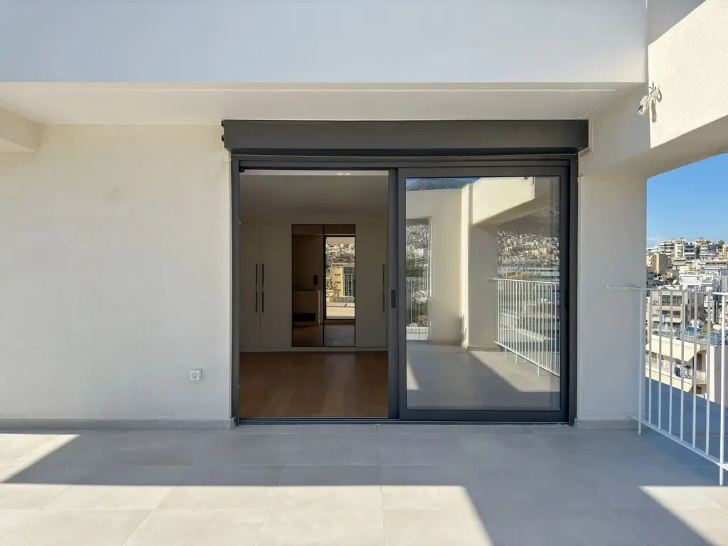 3-bedroom Maisonette In Alimos, Greece (135 M²)