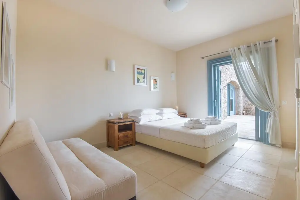 Villa Of 300 M² In Ermionida, Eastern Peloponnese