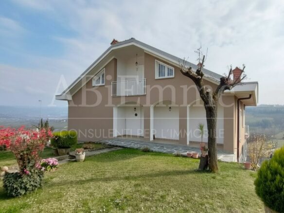 Villa For Sale In Verduno (langhe)