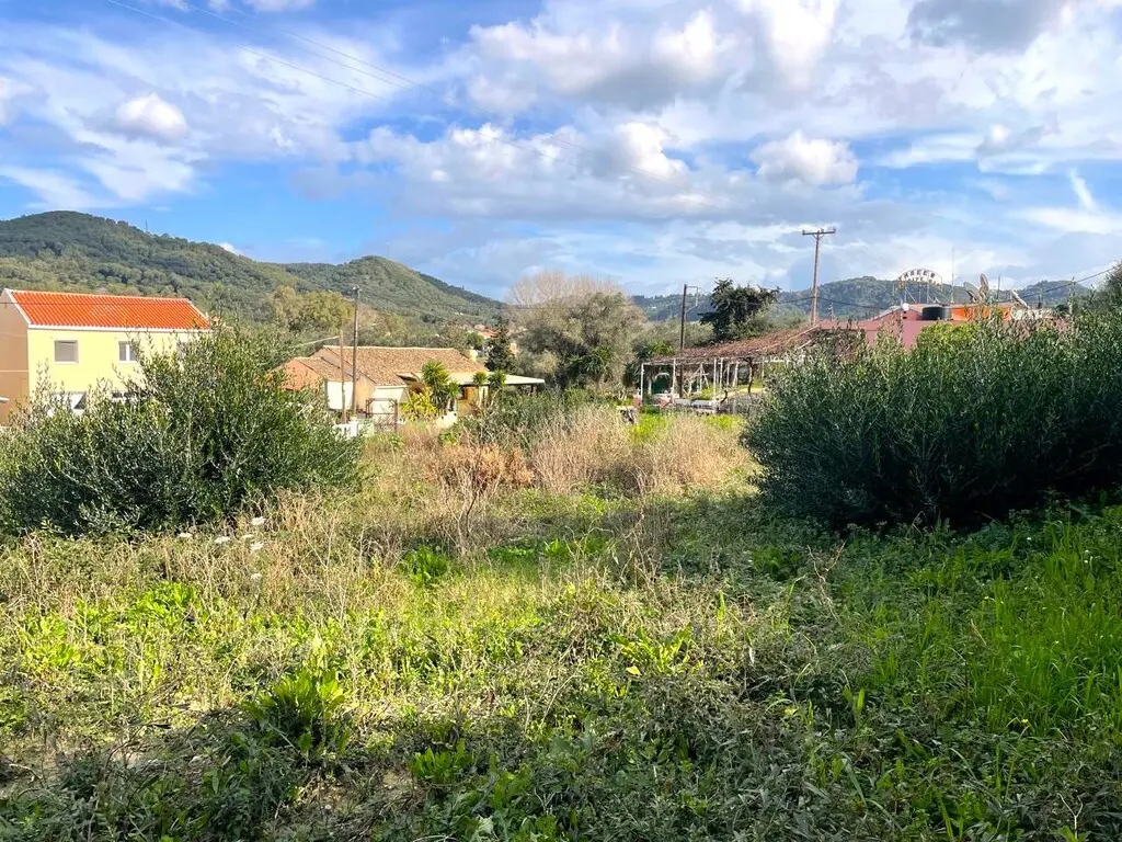 Land Of 883 M² In Corfu