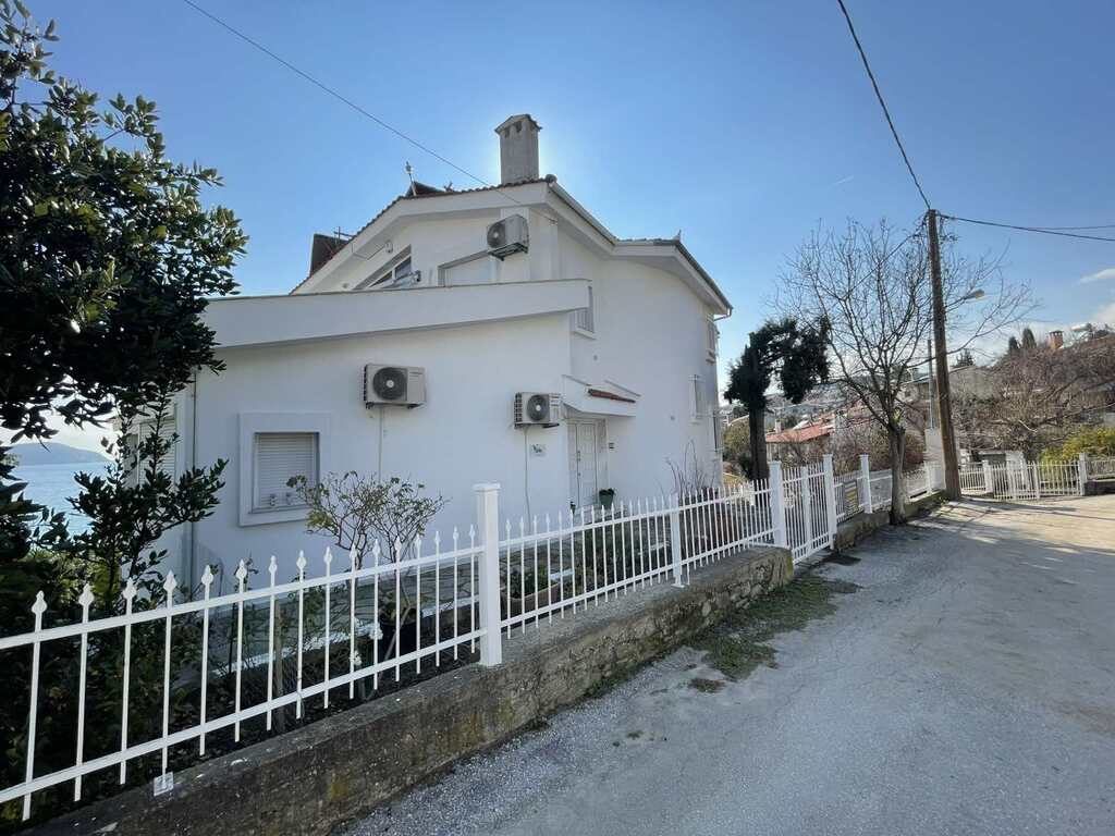 Villa Of 450 M² In Kavala Suburbs