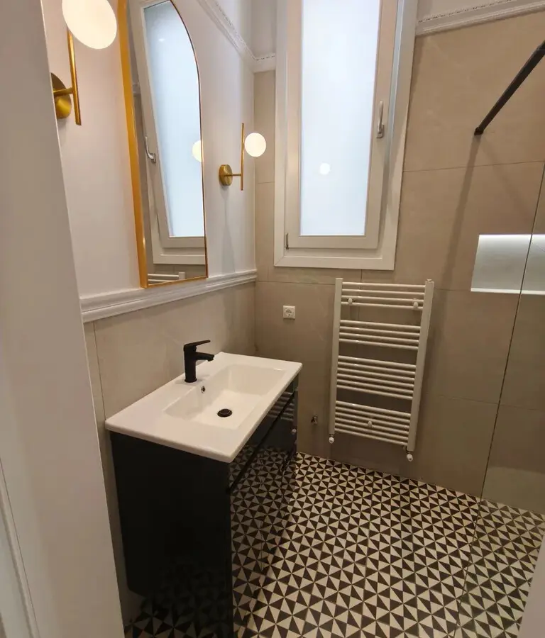 2-bedroom Flat In Center Of Thessaloniki, Greece (78 M²)
