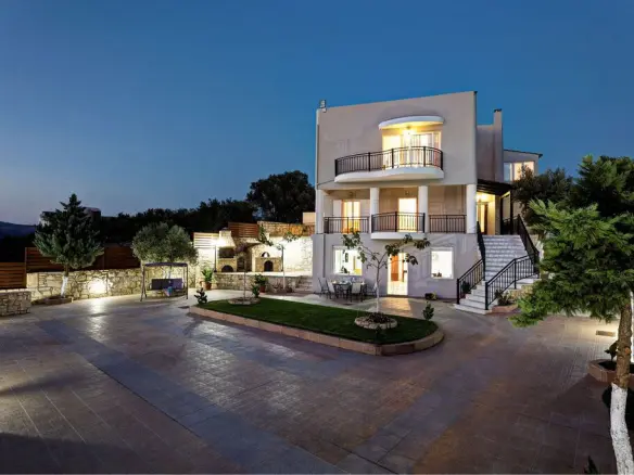 Villa Of 250 M² In Crete