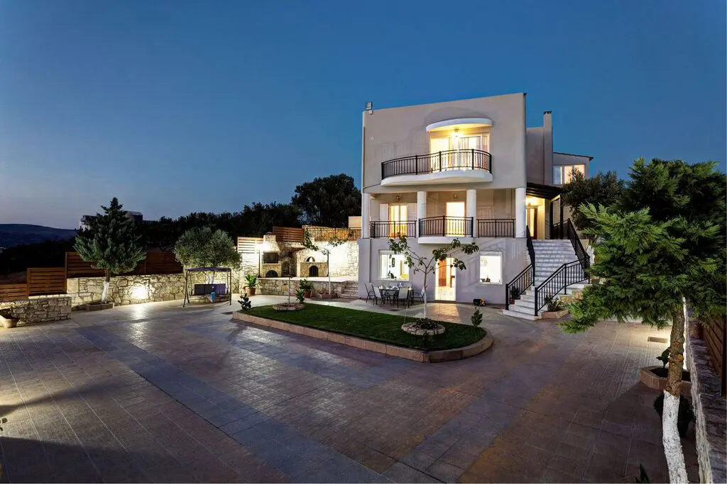 Villa Of 250 M² In Crete
