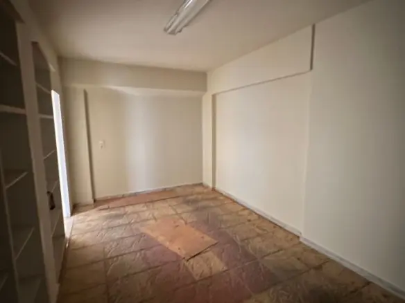 Commercial Property In Aigaleo, Greece (91 M²)