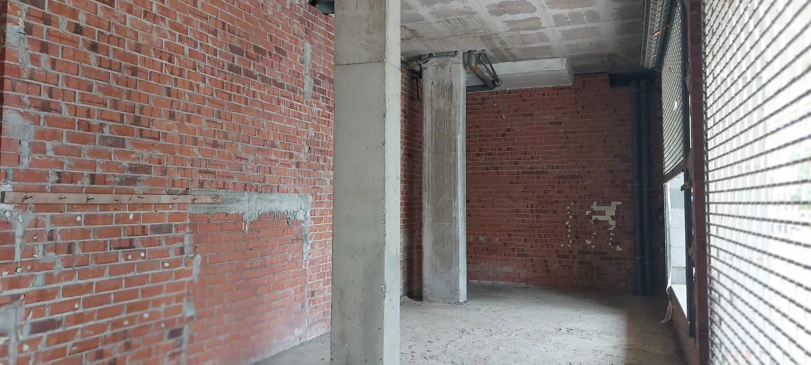 Commercial Of 83 M² In Girona, Spain
