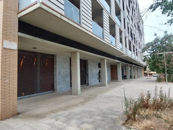 Commercial Of 83 M² In Girona, Spain