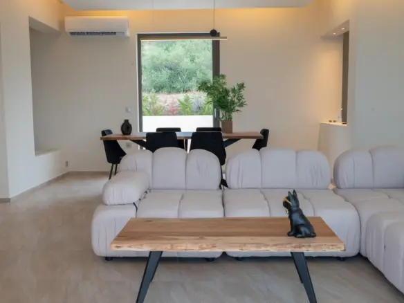 9-bedroom Detached House In Loutraki-perachora, Greece (500 M²)
