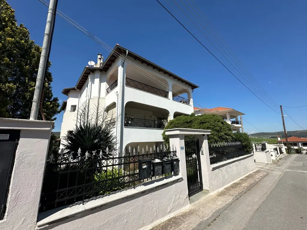 Flat Of 200 M² In The Suburbs Of Thessaloniki