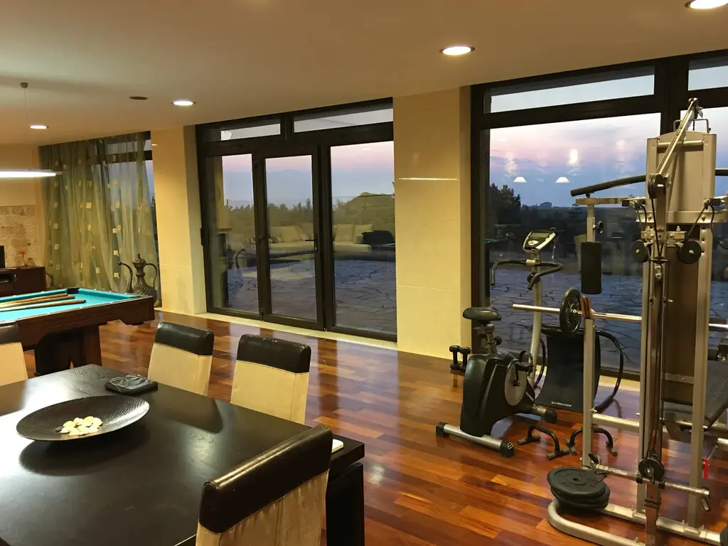 Villa Of 365 M² In The Suburbs Of Thessaloniki