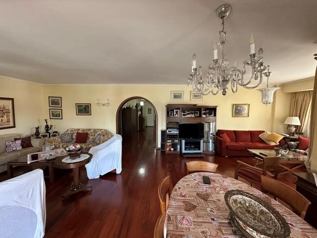 Flat Of 200 M² In The Suburbs Of Thessaloniki