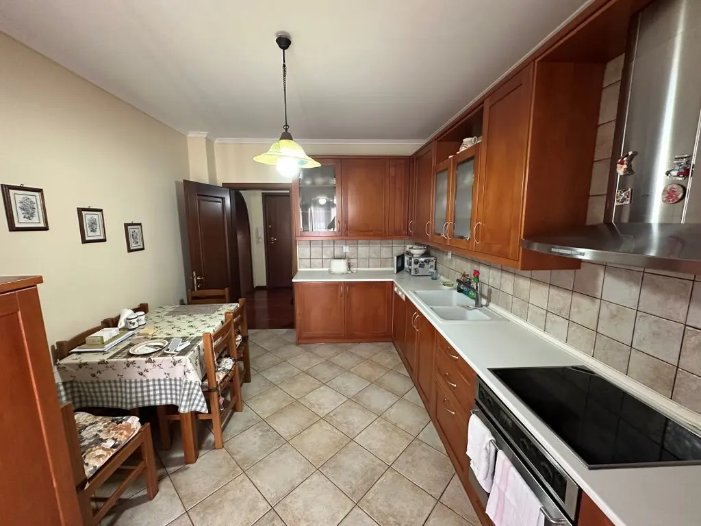Flat Of 200 M² In The Suburbs Of Thessaloniki