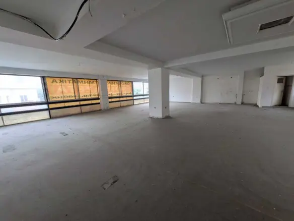 Building In Nikaia, Greece (1.100 M²)