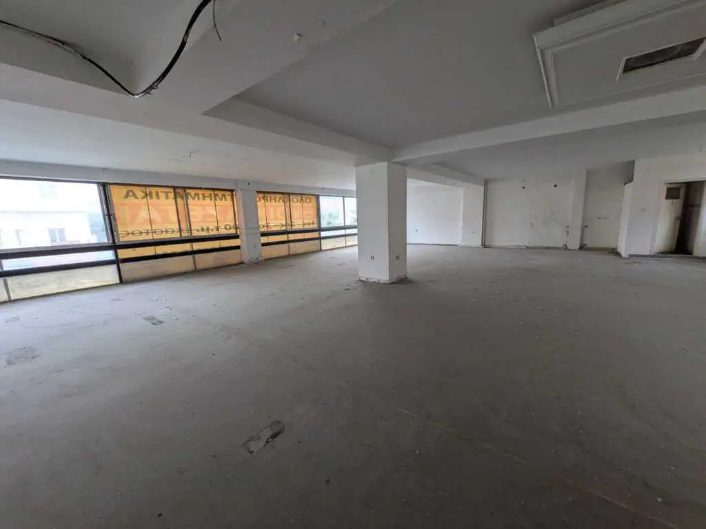 Building Of 1100 M² In Athens