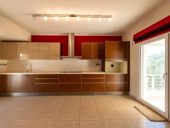 4-bedroom Maisonette In Alimos, Greece (204 M²)