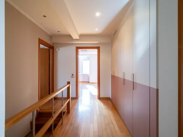 4-bedroom Maisonette In Alimos, Greece (204 M²)