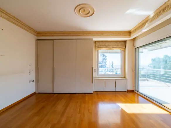 4-bedroom Maisonette In Alimos, Greece (204 M²)