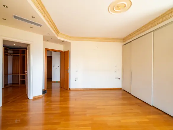 4-bedroom Maisonette In Alimos, Greece (204 M²)