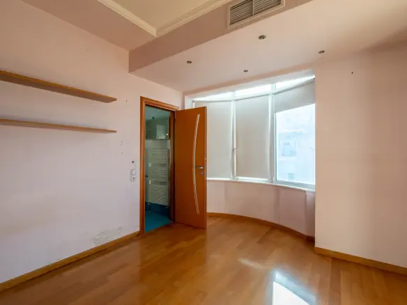 4-bedroom Maisonette In Alimos, Greece (204 M²)
