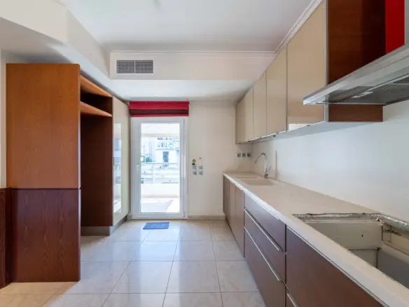 4-bedroom Maisonette In Alimos, Greece (204 M²)