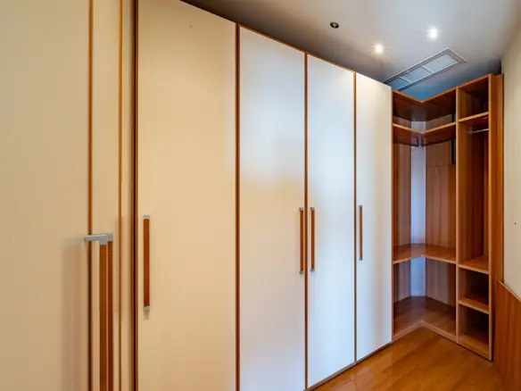 4-bedroom Maisonette In Alimos, Greece (204 M²)