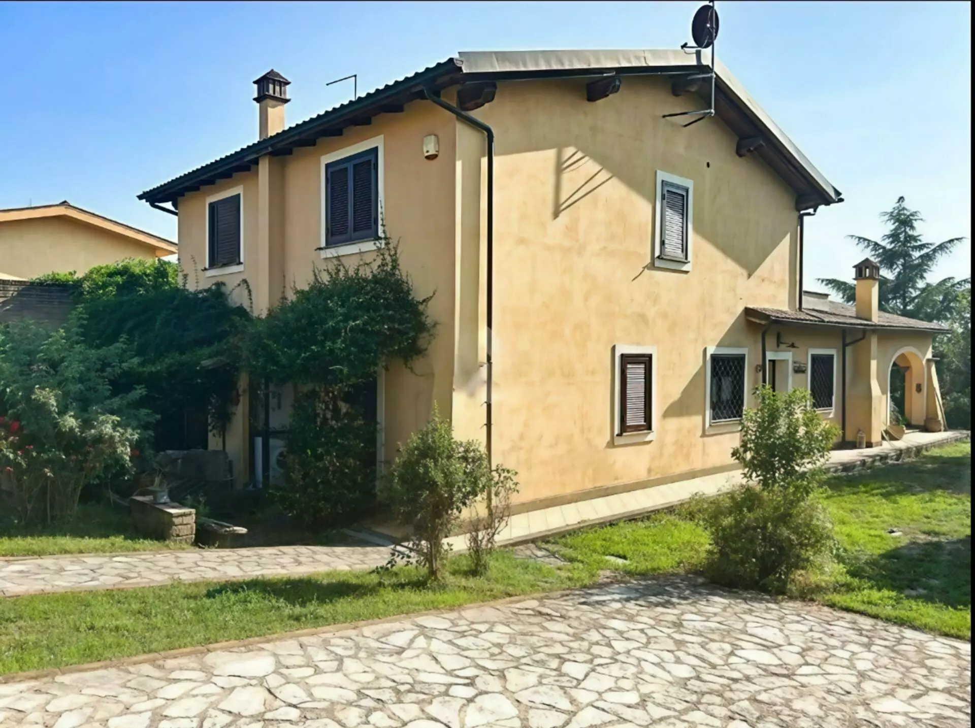Twenty-family Villa Of 500 M² With Garden And Terrace In Sutri