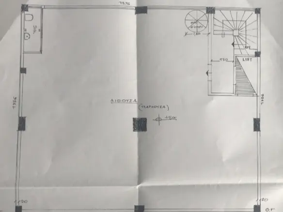 Building In Nikaia, Greece (1.100 M²)