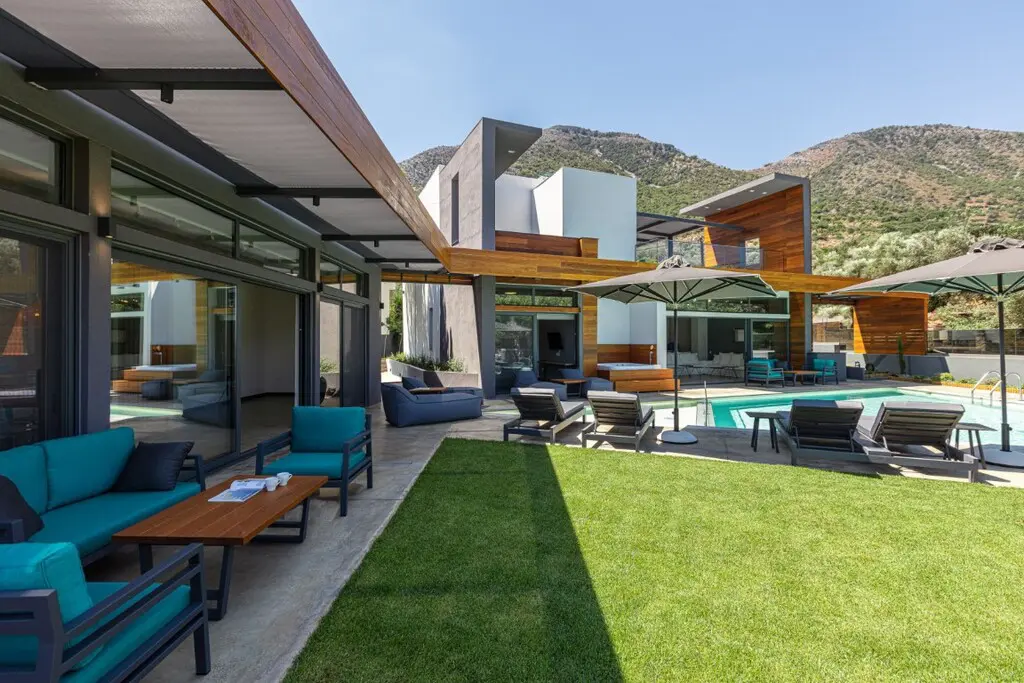Villa Of 340 M² In Crete