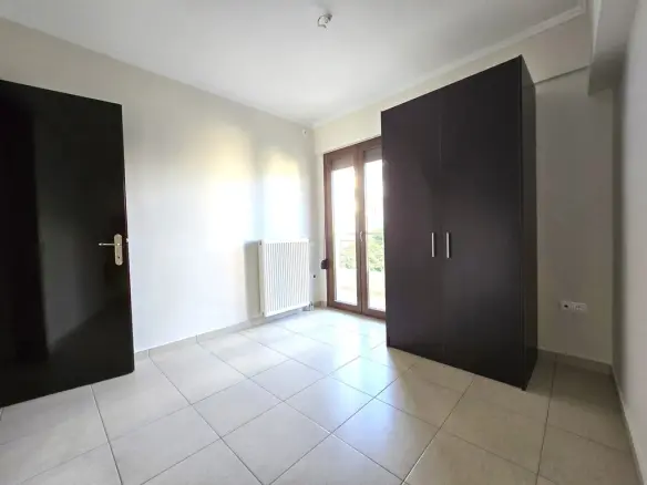 2-bedroom Flat In Perama, Greece (79 M²)
